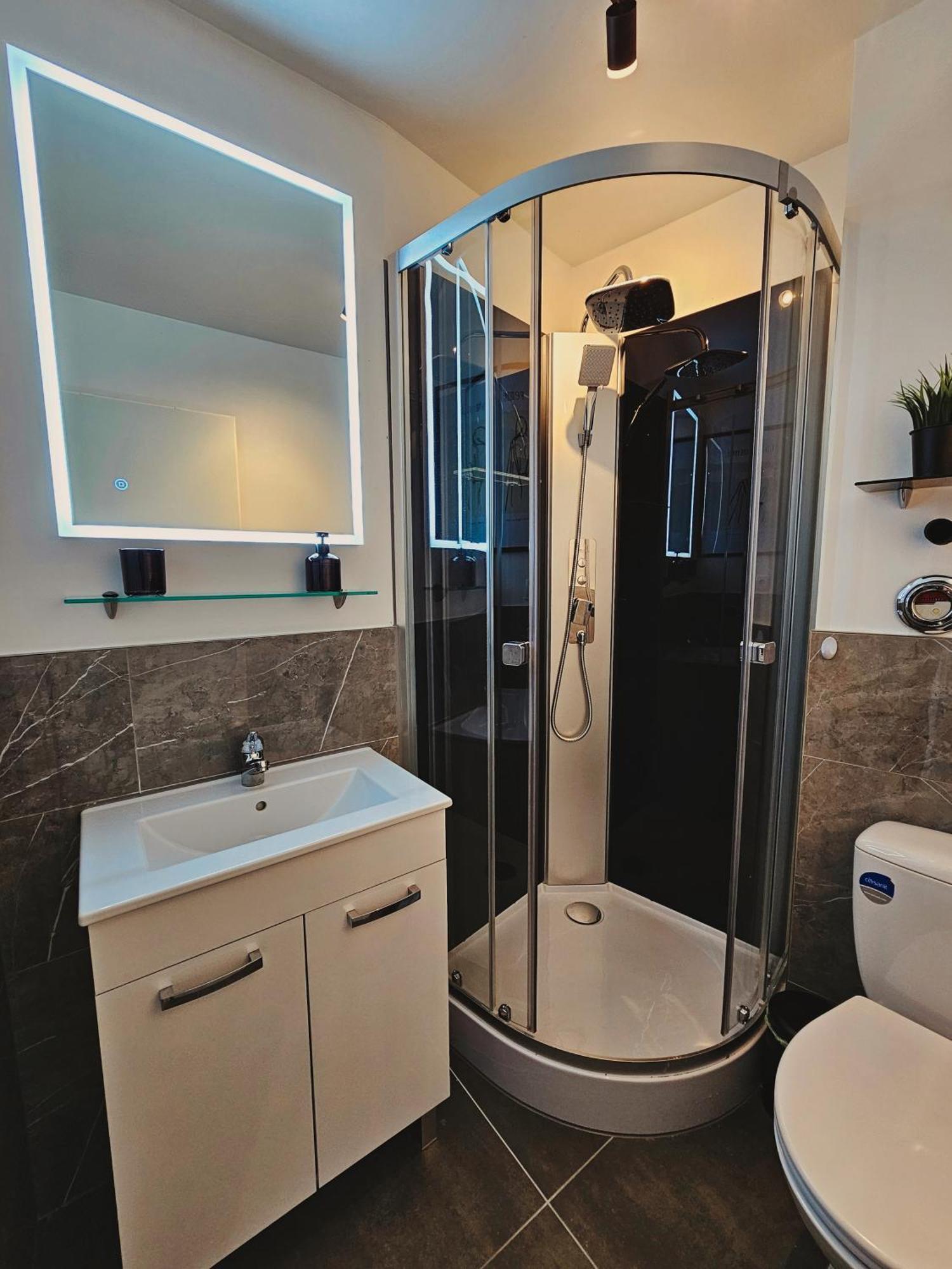 Modern & Comfortable Apartment *